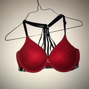 Red lace VS PINK Bra
